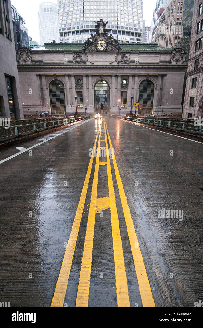 Empty new street station hi-res stock photography and images - Alamy