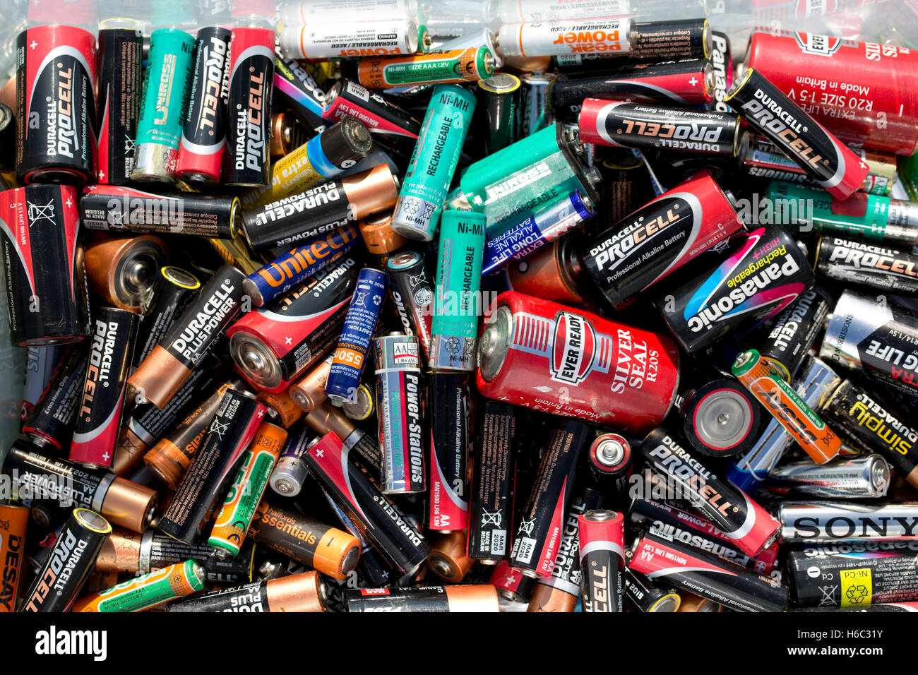 Sofia, Bulgaria - 11 August 2019: Multiple used Duracell AA alkaline  batteries are seen arranged in a pile Stock Photo - Alamy