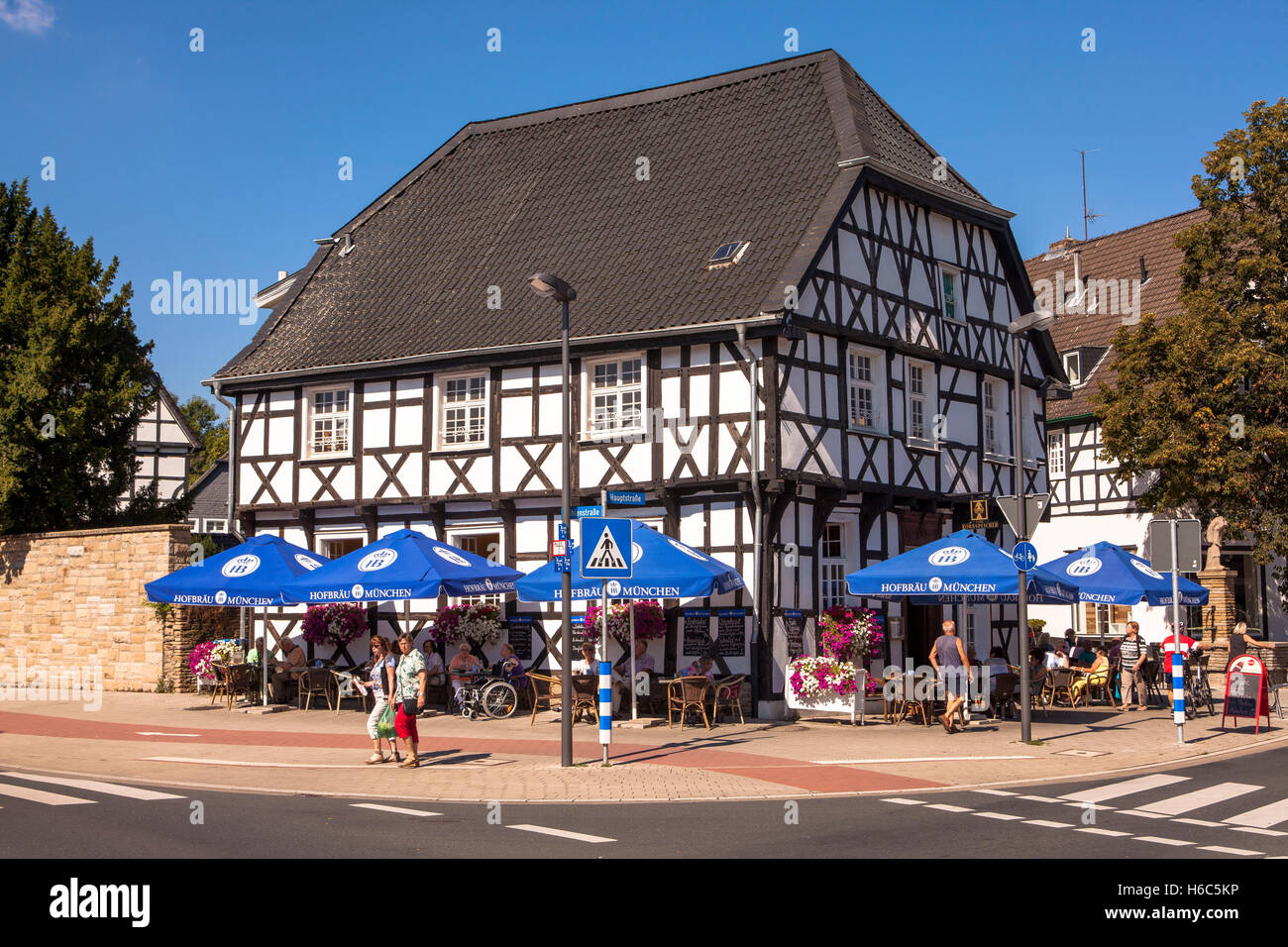 Germany, Ruhr area, Herdecke, old half-timbered house on the Main Street, Cafe Kornspeicher. Stock Photo