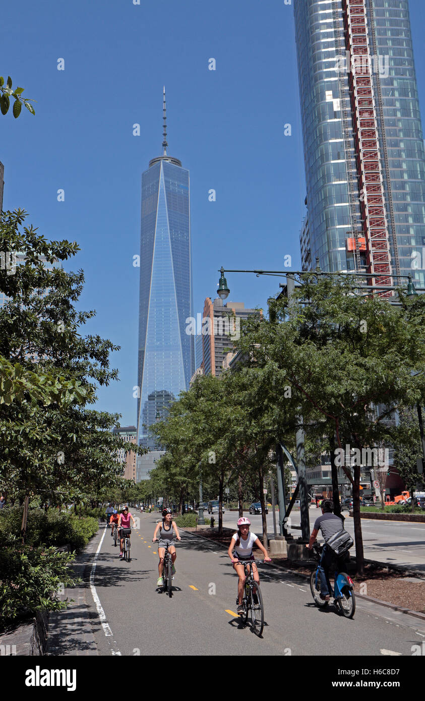 Cyclists On The Hudson River Greenway Cycle Path With One World Trade Stock Photo Alamy