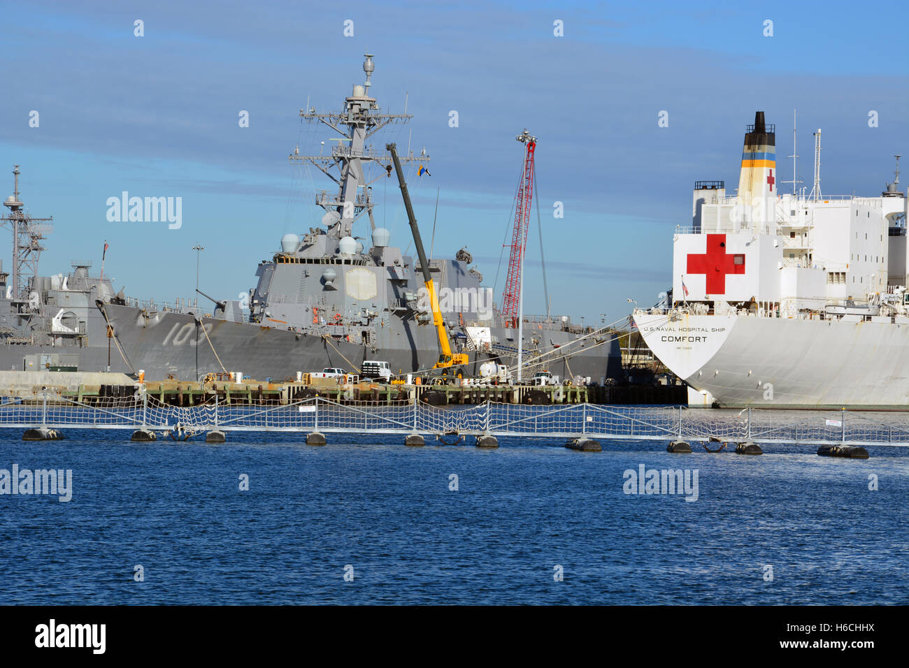 US Navy ships DDG-103 USS Truxtun and T-AH-20 USNS Comfort between deployments in the Norfolk Naval ship yard Stock Photo