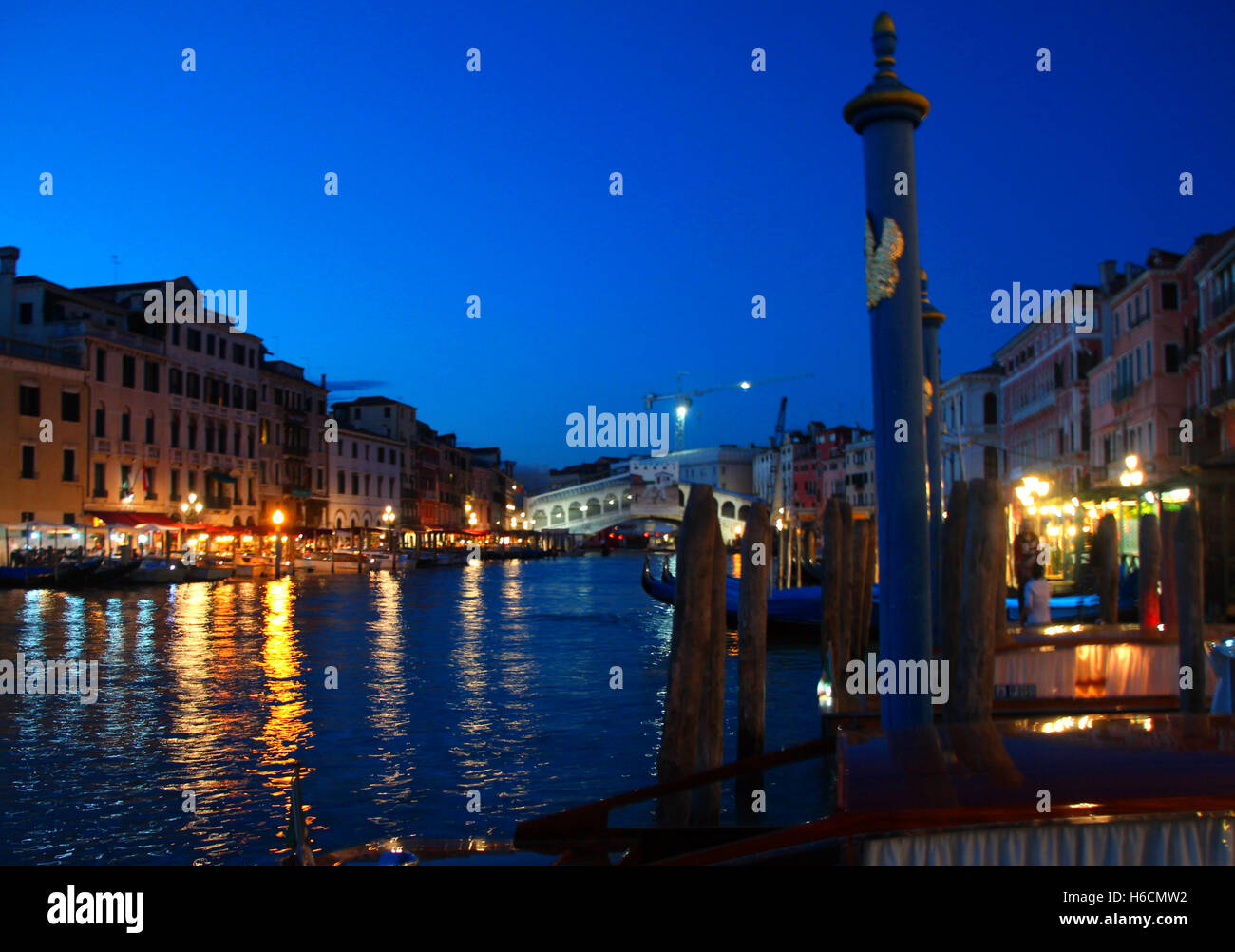 Rialto Bridge, Venice at night Stock Photo - Alamy