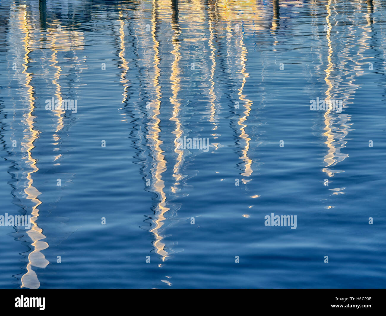 Reflect reflected reflecting hi-res stock photography and images - Alamy