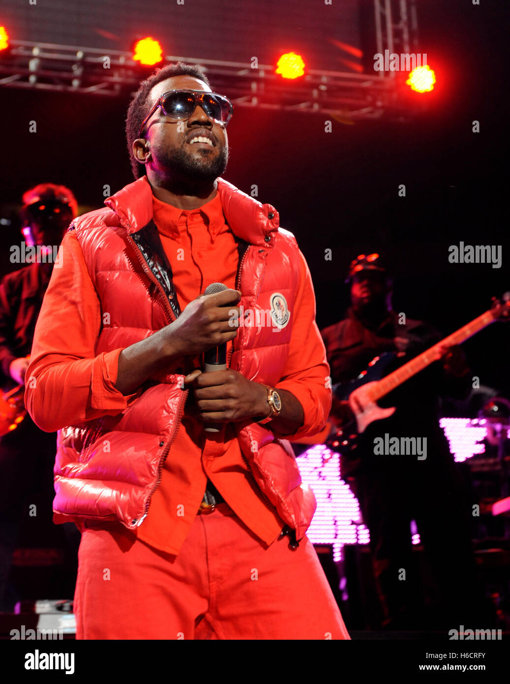 Kanye West performing live at Z100's Jingle Ball 2008 at