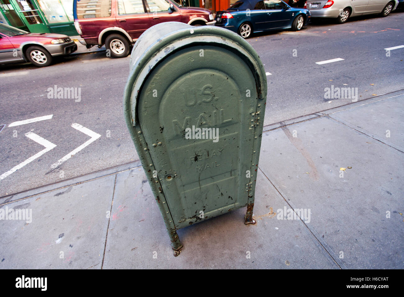 New york city street mailbox hi-res stock photography and images - Alamy