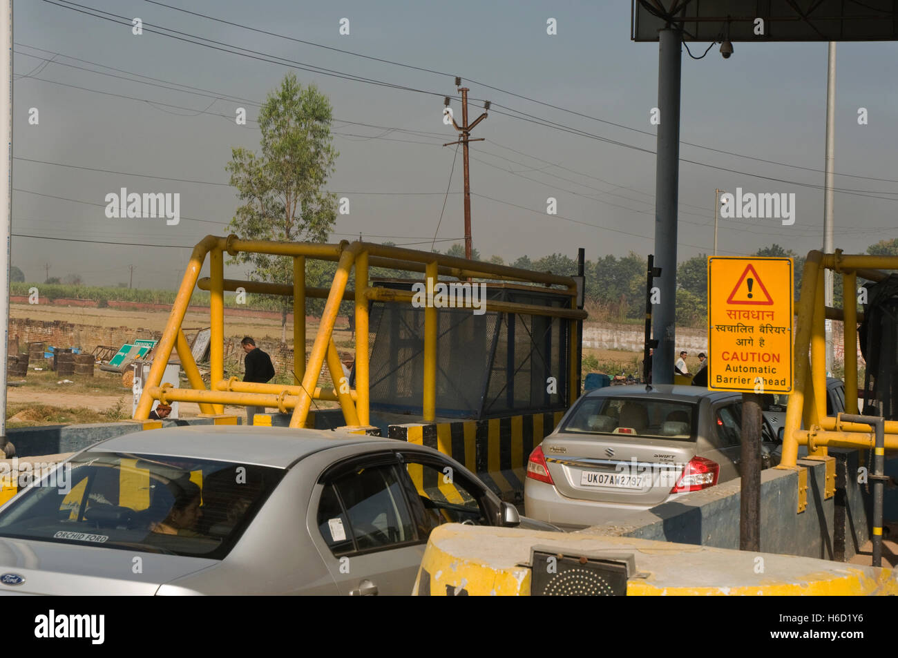 INDIA, Haryana, road from Delhi to Haridwar, traffic queuing at a toll booth Stock Photo