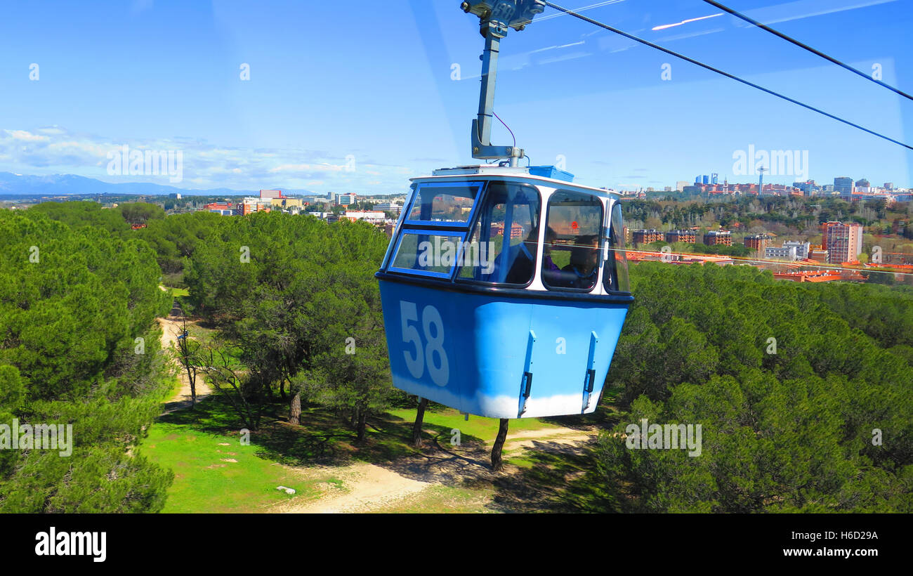 Cable cars over the Casa de Campo park in Madrid Stock Photo Alamy