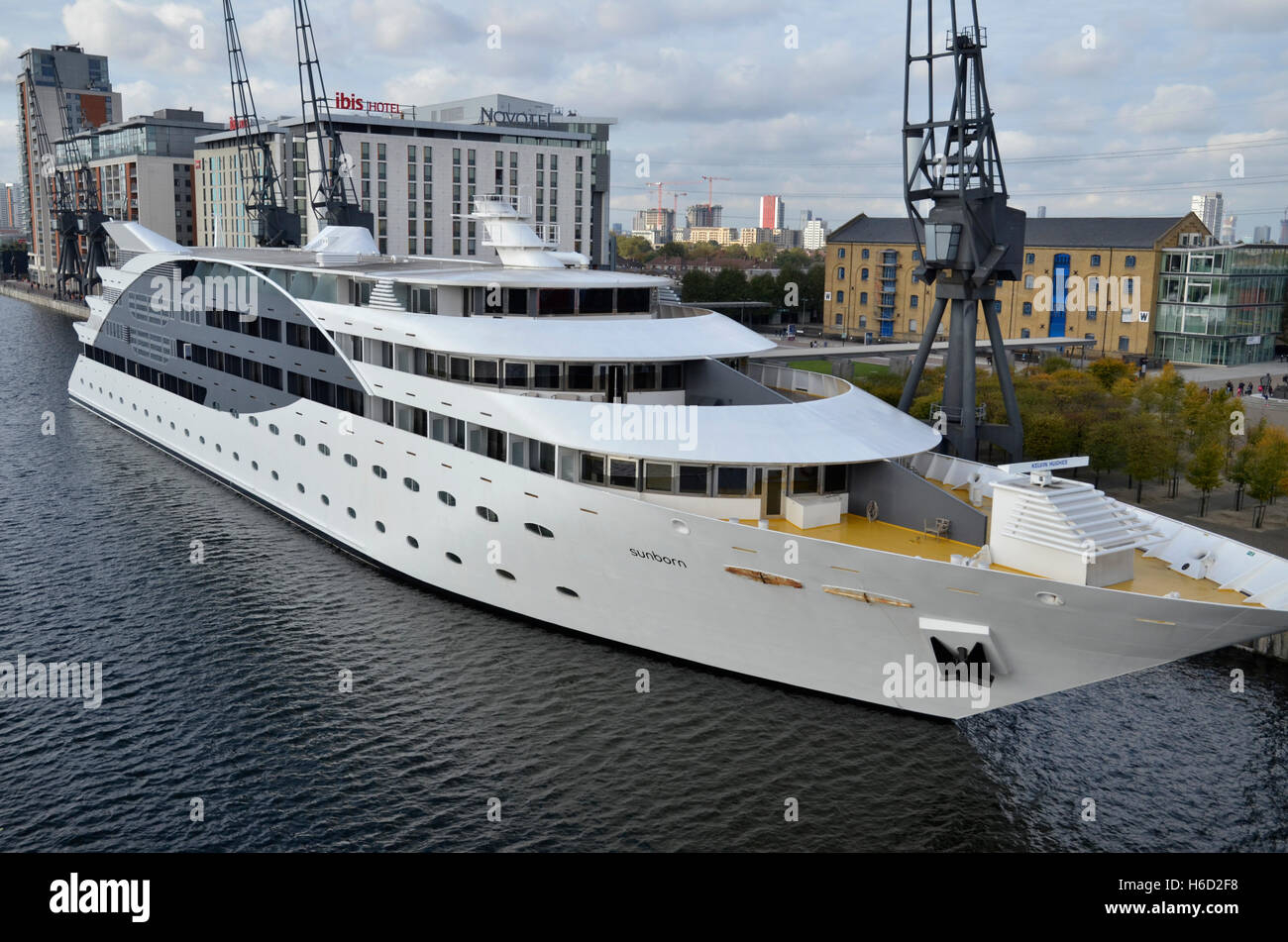 The Sunborn Yacht Hotel on Royal Victoria Dock in London's Docklands Stock Photo