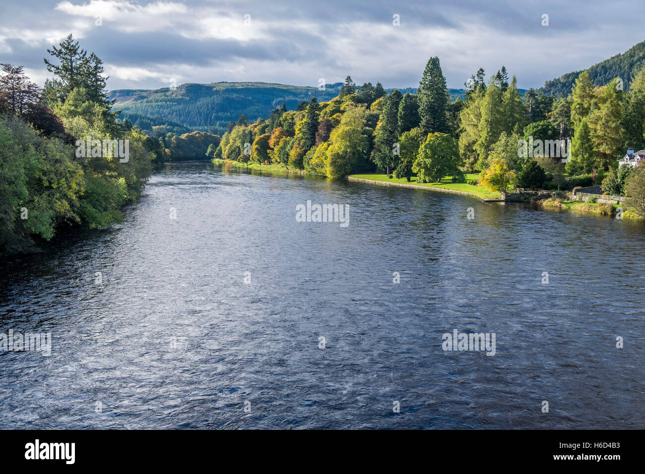 River Tay flowing through the village of Dunkeld, Scotland Stock Photo
