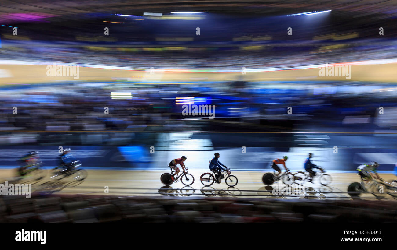 Lee Valley VeloPark, London, UK, 26 October 2016. Second day of Six Day London. The fast-paced Derney Race during day two of the six day cycling competition centred around the Madison. This will be the last event that Wiggins competes in in the UK. Stock Photo
