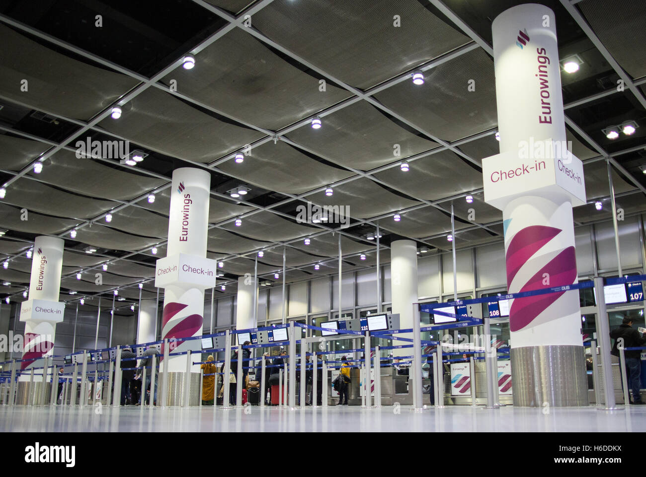 Duesseldorf, Germany. 27th Oct, 2016. The deserted Eurowings check-in area  in Duesseldorf, Germany, 27 October 2016. The union representing flight  attendants at the Lufthansa Group subsidiaries Eurowings and Germanwings,  the Independent Flight