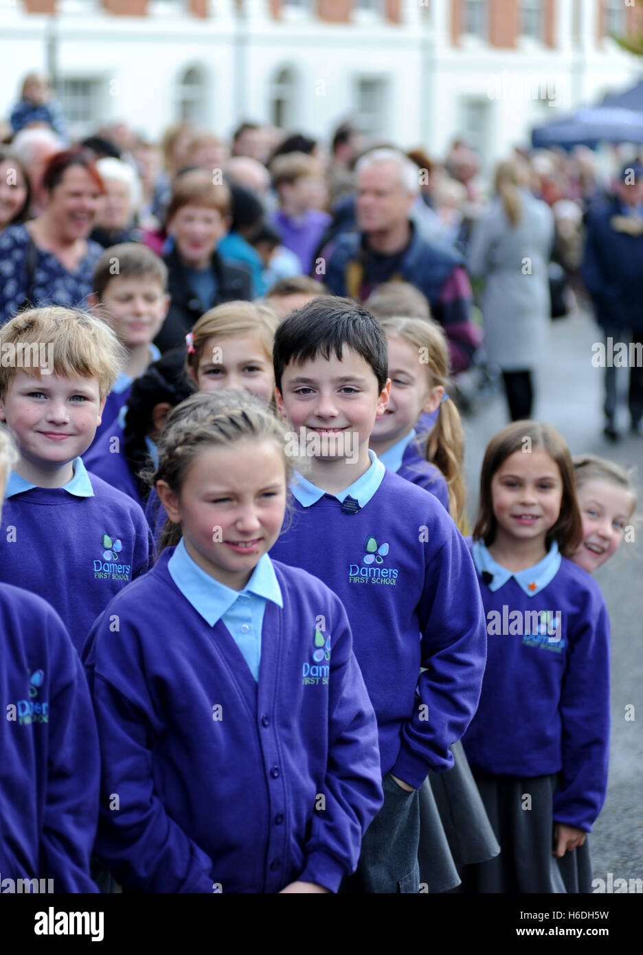 Dorchester, Dorset, UK. 27th Oct, 2016. Children from the new Damers First School await the arrival of the Queen. Queen Elizabeth II and Prince Philip, Duke of Edinburgh with Prince Charles, Prince of Wales attend the unveiling of a statue of Queen Elizabeth The Queen Mother during a visit to Poundbury. The 9'6' tall statue is the exact casting of the Queen Mother's statue standing in the Mall sculptured by Philip Jackson. Credit:  David Partridge / Alamy Live News Stock Photo