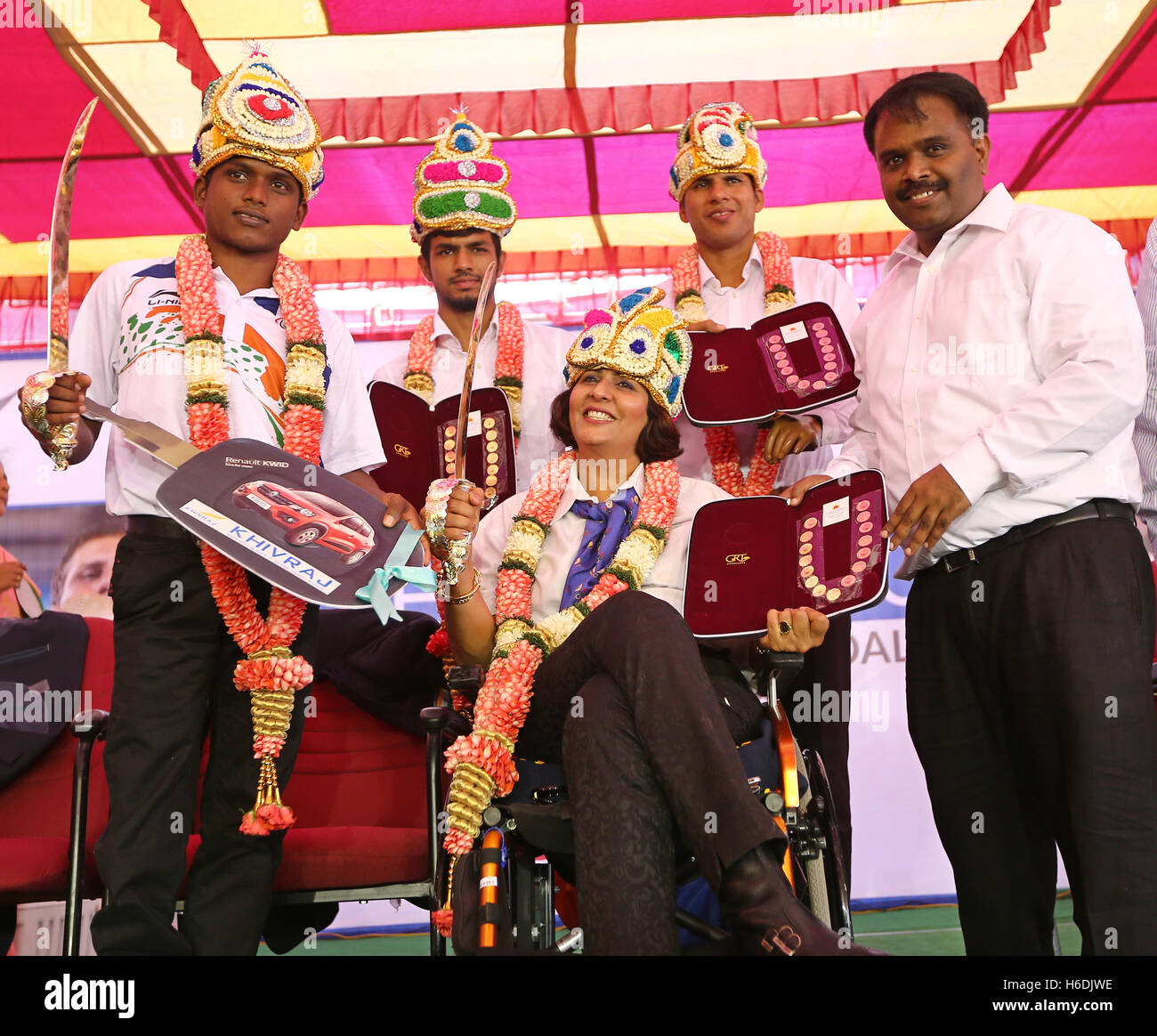Chennai, India, October, 27,2016. Velammal Vidyalaya a private school felicitated  the Rio Para Olympic  Medalist viz. Mariappan Thangavelu,  (Gold Medalist - High Jump) Devendra Jhajharia ( Gold Medalist in Javelin Throw) Ms.Deepa Malik - Silver Medalist in Shortput & Varun singh Bhati - Bronze Medalist in High Jump. While. Mariappan was presented with a Renault Car other medalists were given 5 Lac Rupees  ( equivalent to $6900 ) worth of Gold Coins) The school correspondent Mr. Velmohan R.1) is also seen with the medalists. Credit:  SUKUMAR S/Alamy Live News Stock Photo