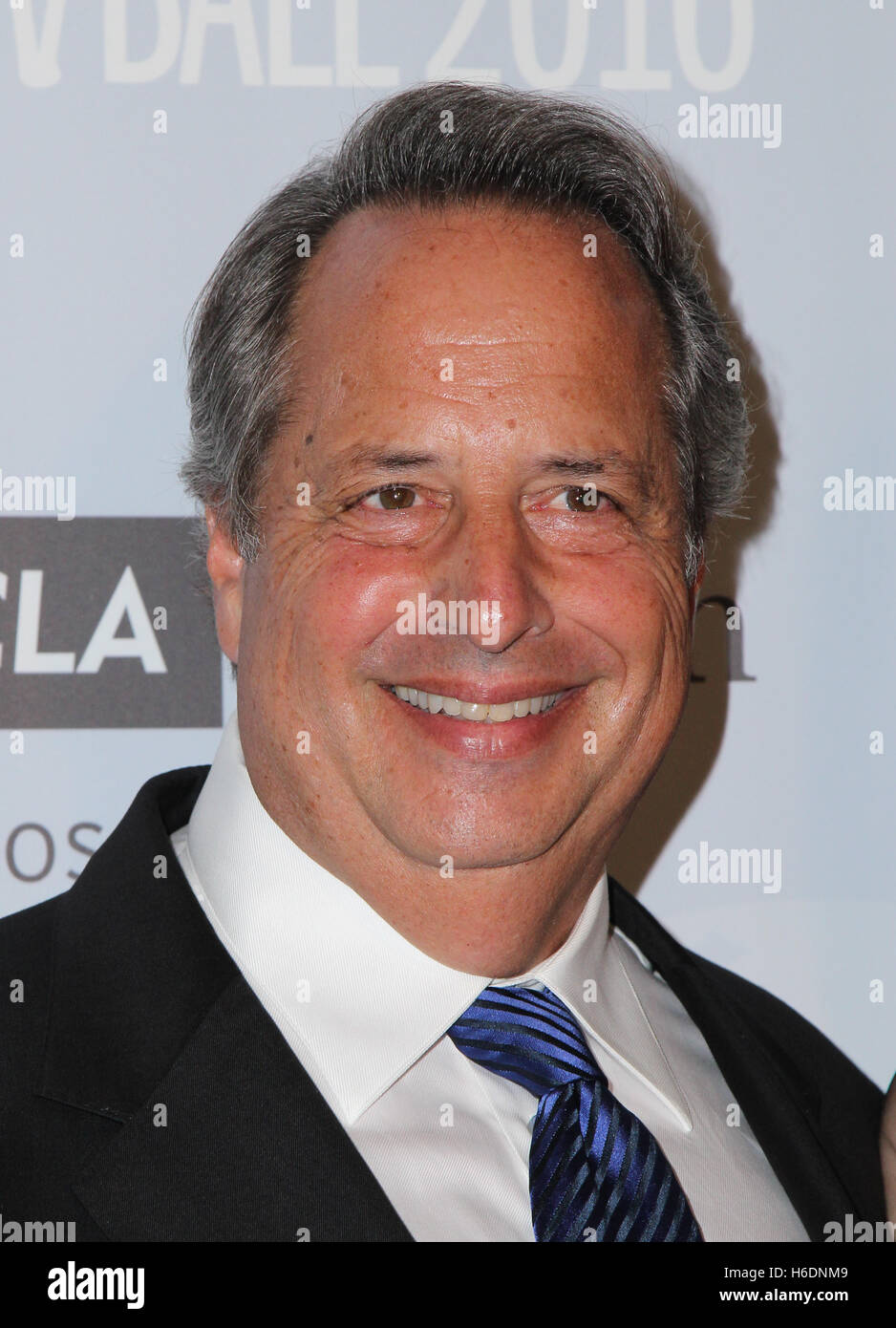 Beverly Hills, California, USA. 27th Oct, 2016. Jon Lovitz. 2016 UCLA Neurosurgery Visionary Ball held at the Beverly Wilshire Four Seasons Hotel. Photo Credit: PMA/AdMedia Credit:  Pma/AdMedia/ZUMA Wire/Alamy Live News Stock Photo