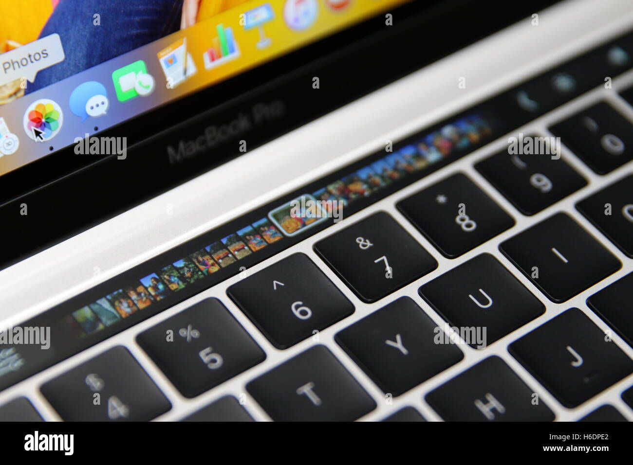 emoji keyboard macbook pro touch bar