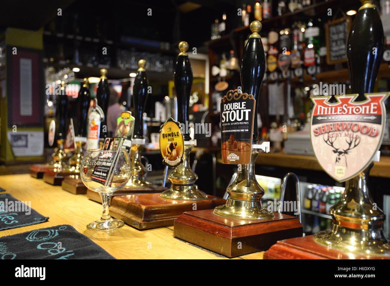 Beer taps in a British Pub. Pull handle pumps Stock Photo Alamy
