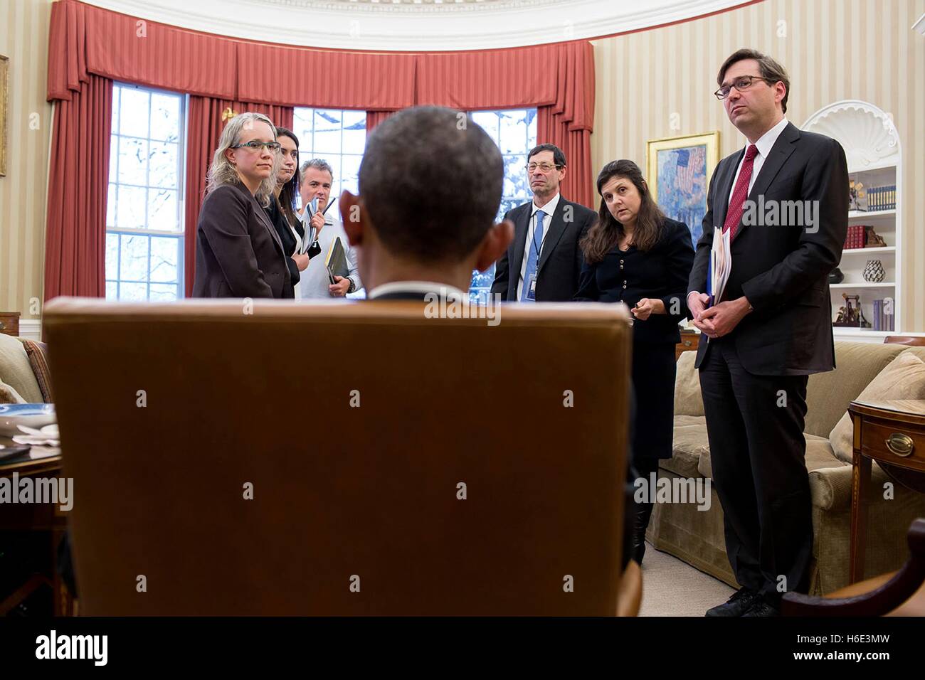 U.S. President Barack Obama talks to Council of Economic Advisers staff after a meeting in the White House Oval Office March 5, 2015 in Washington, DC. Stock Photo