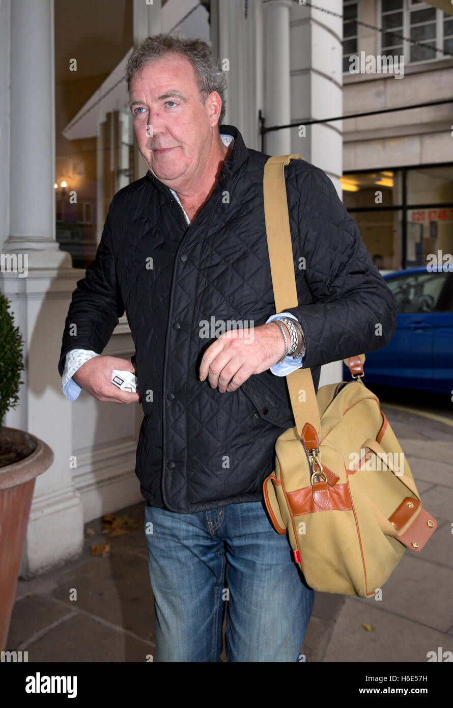 Jeremy Clarkson arrives at The Hampshire Hog, west London, where he Stock Photo: 124471973 - Alamy