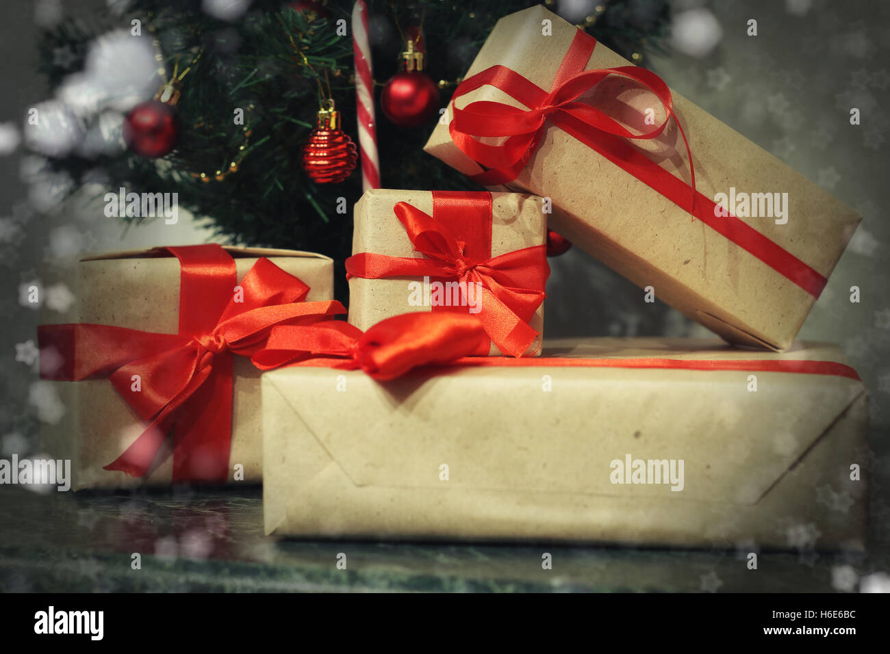 many family Christmas gift Stock Photo - Alamy