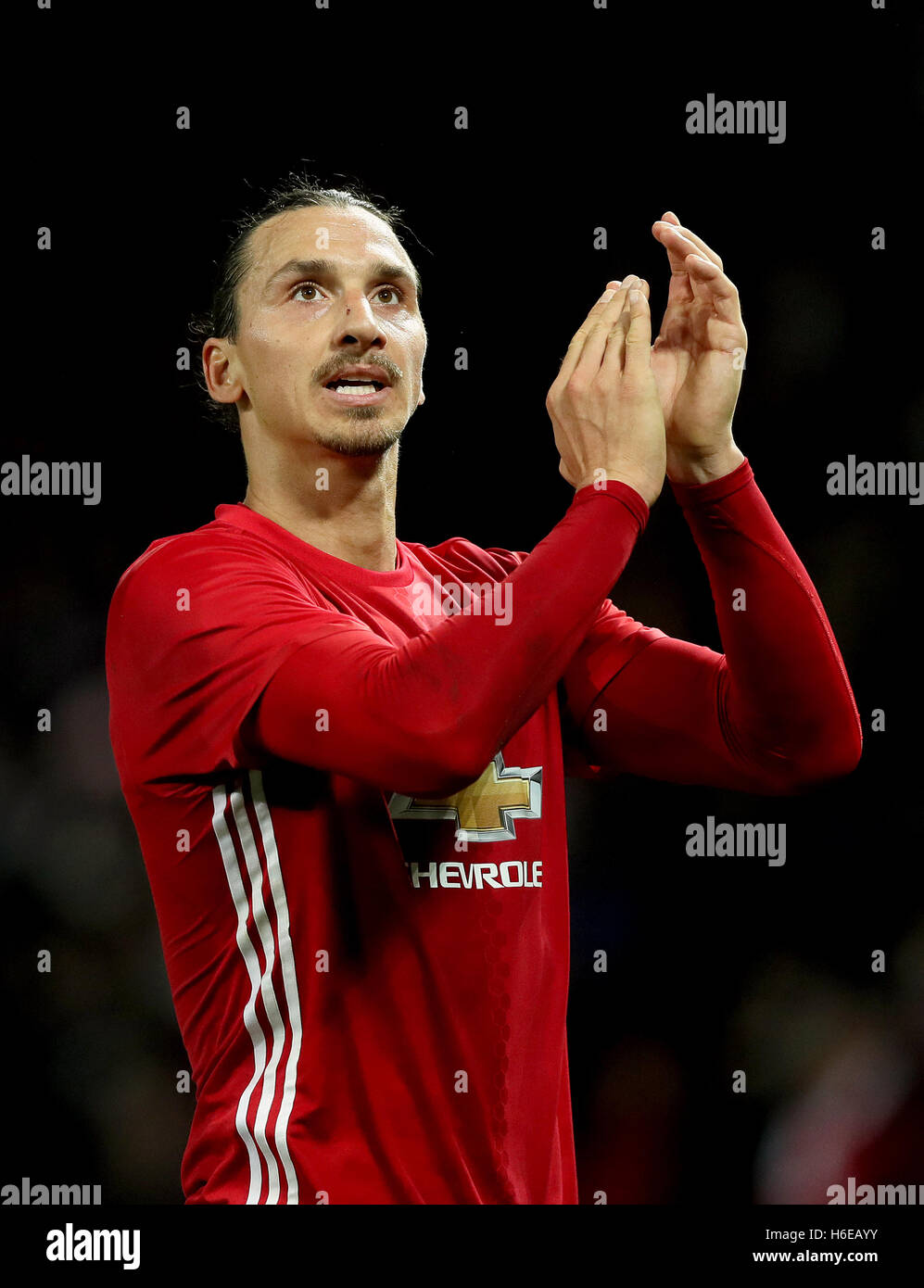 Zlatan Ibrahimovic signs for LA Galaxy