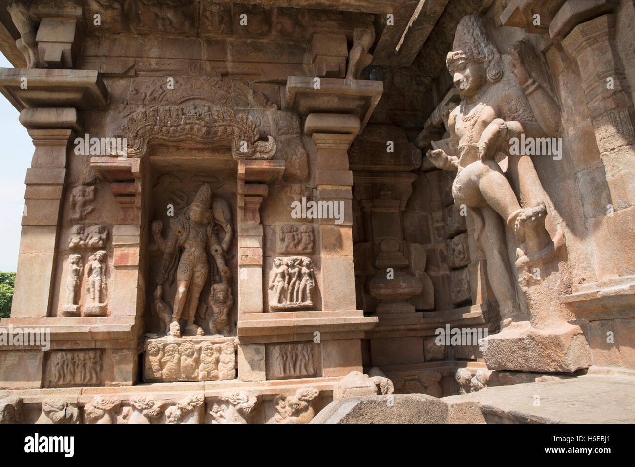 Bhikshatana-murti and dwarapala, southern niche of the central shrine, Brihadisvara Temple, Gangaikondacholapuram, Tamil Nadu Stock Photo