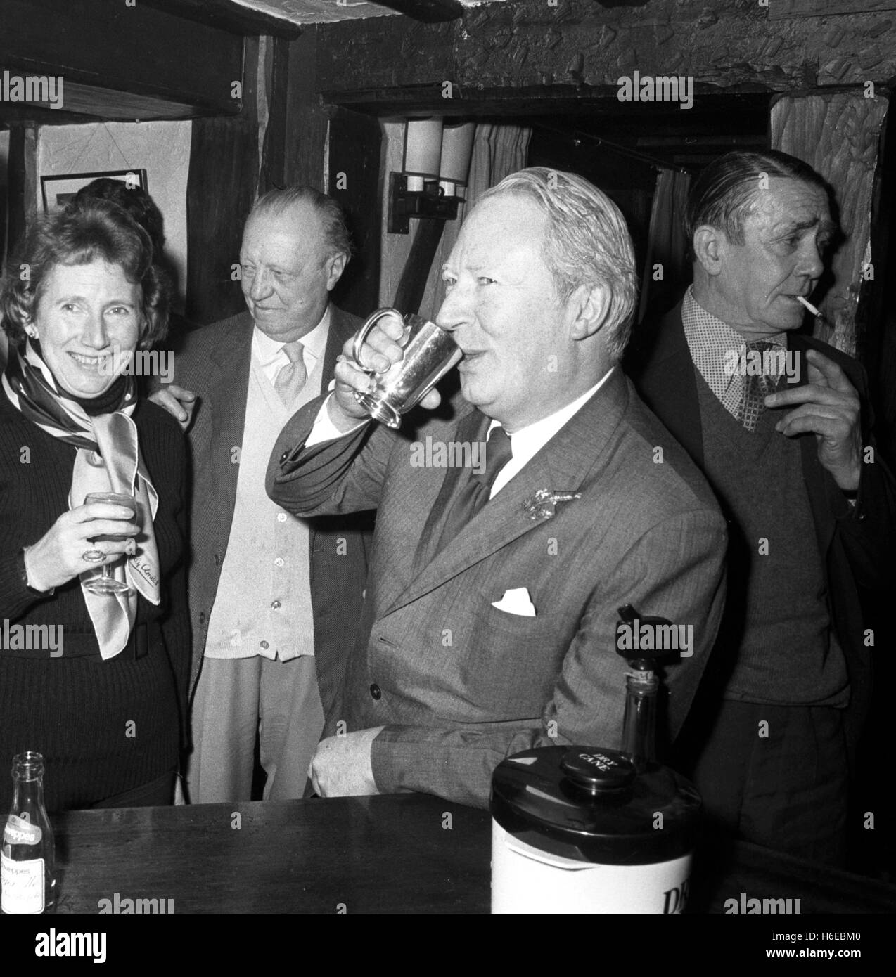 A lunchtime break for Prime Minister Edward Heath at the King's Head public house in Bexley, following a break in his tour of polling stations in his Sidcup constituency. PA AF 165380-171 Stock Photo