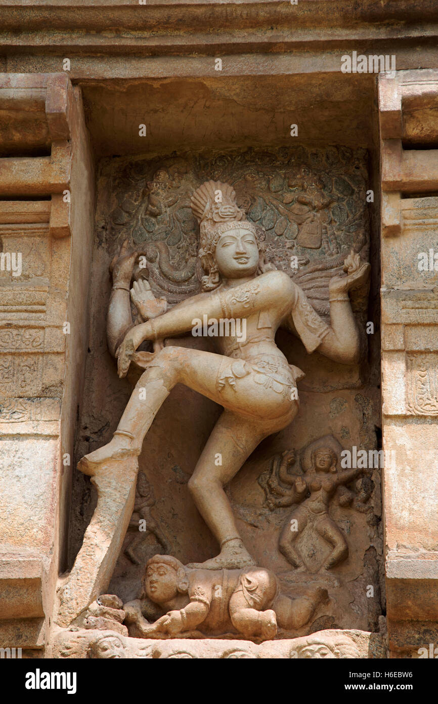 Nataraja dancing with Kali and Bhringi, niche on the southern wall of the mukhamandapa, Brihadisvara Temple, Gangaikondacholapur Stock Photo