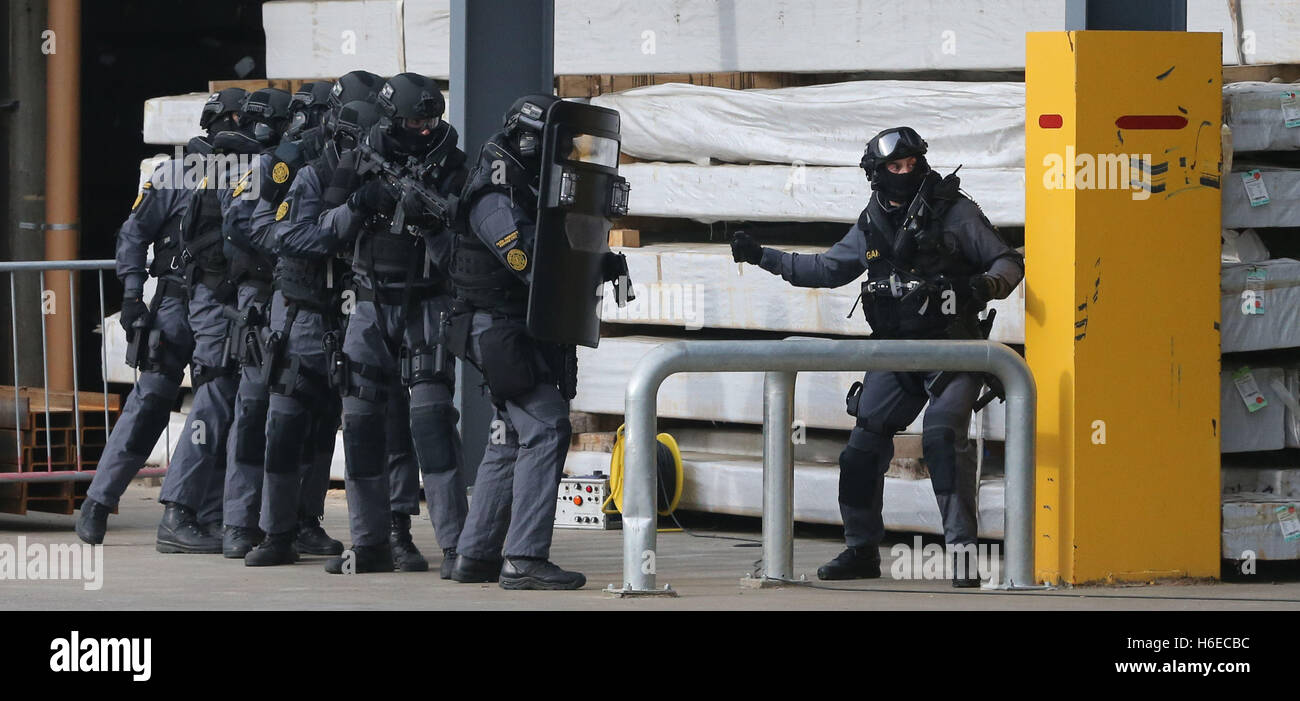 Members of the Garda Emergency Response Unit and Regional Armed Support