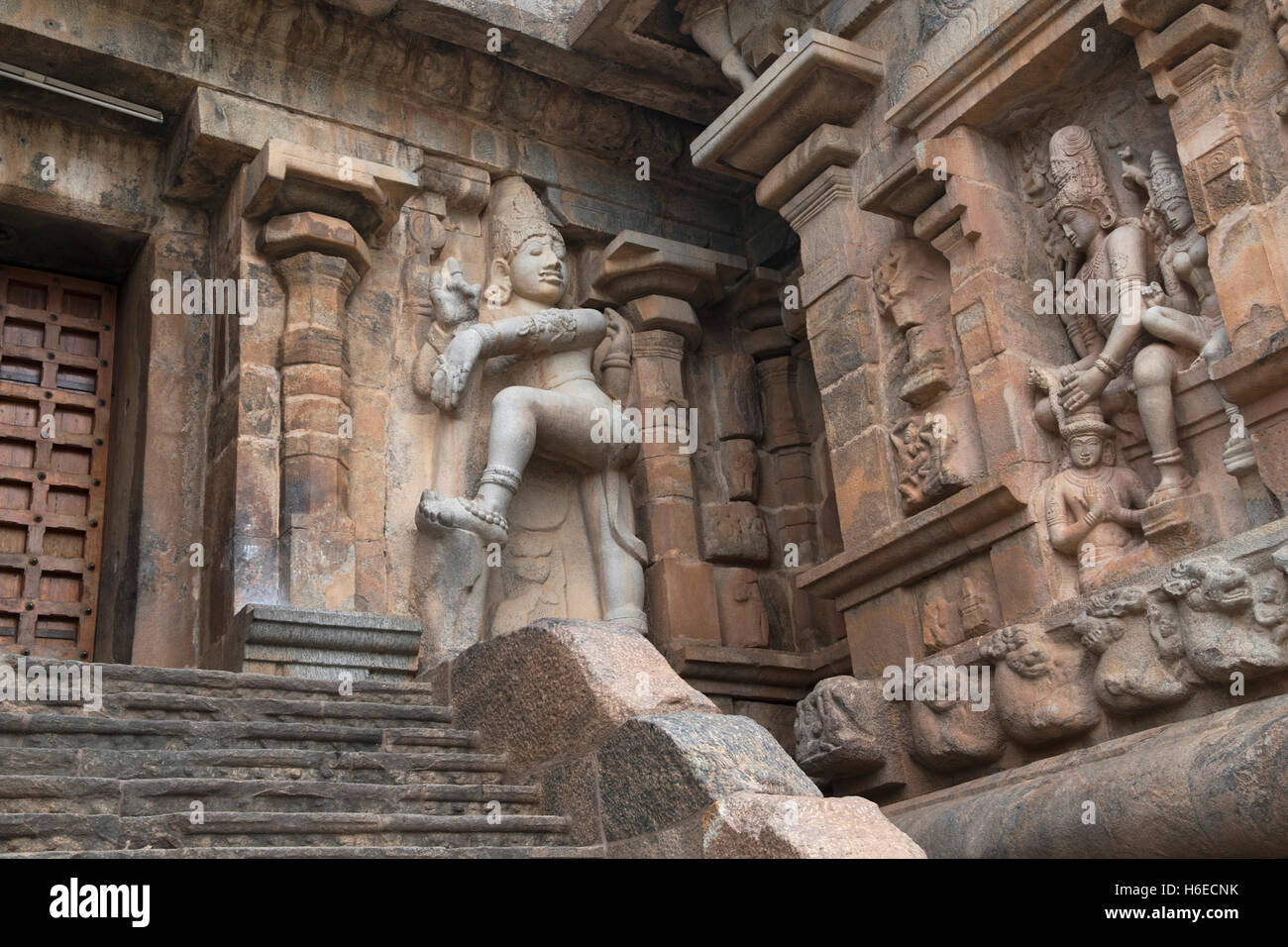 Chandesanugraha-murti and dwarapala, southern niche of the central shrine, Brihadisvara Temple, Gangaikondacholapuram, Tamil Nad Stock Photo