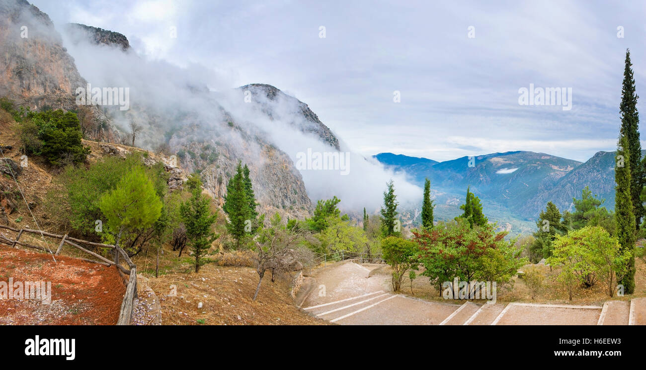 Visiting Delphi it's possible to discover the ancient architecture and