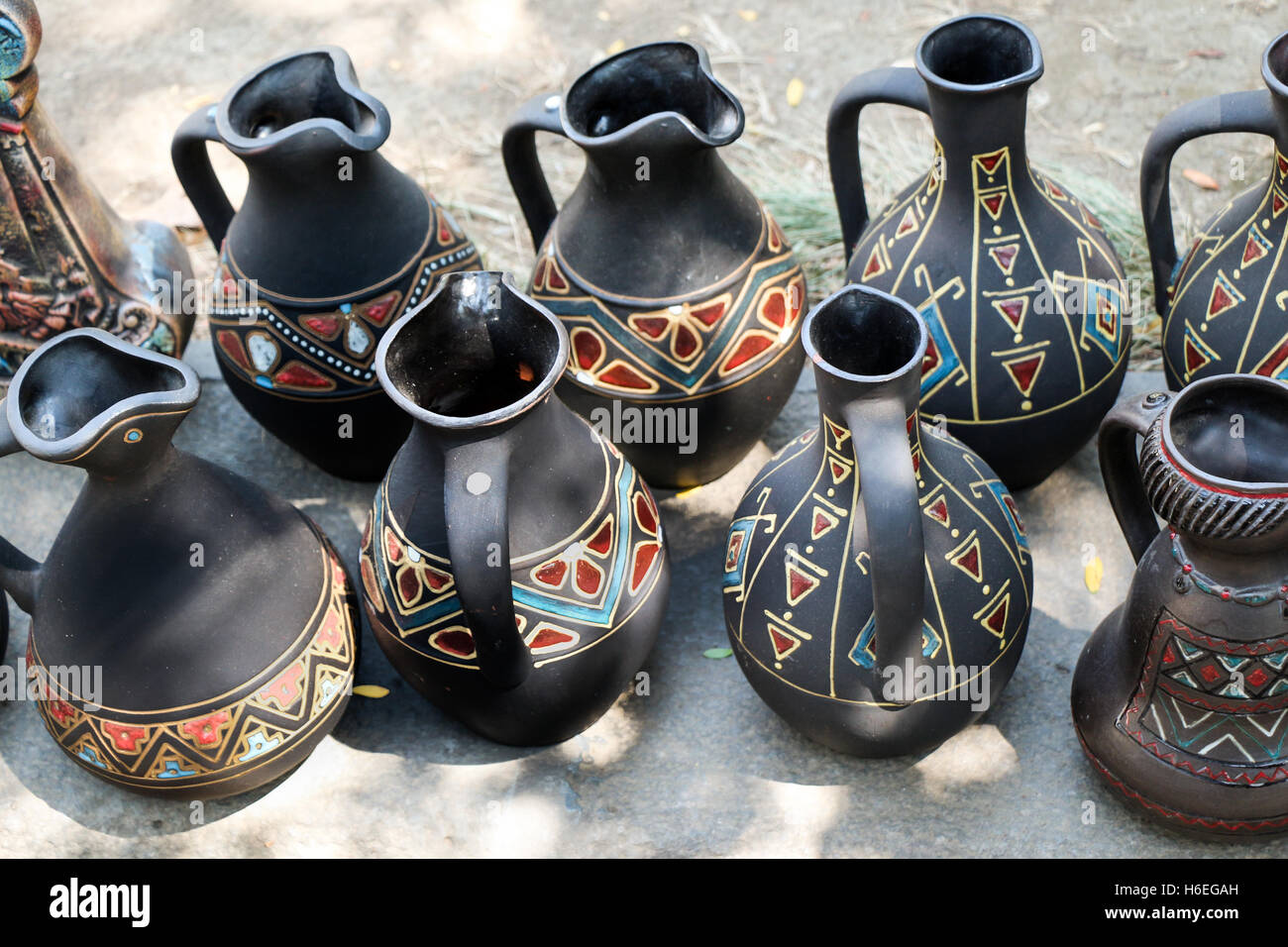 Harden clay pot showing for sale in a market Stock Photo Alamy