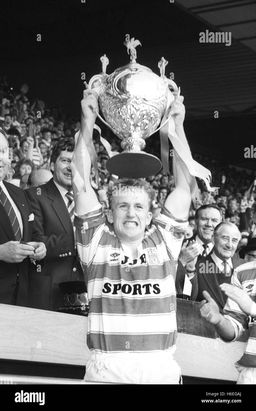 Wigan captain Shaun Edwards holds the Silk Cut Challenge Cup aloft after his team beat Halifax in the Rugby League final at Wembley. Stock Photo