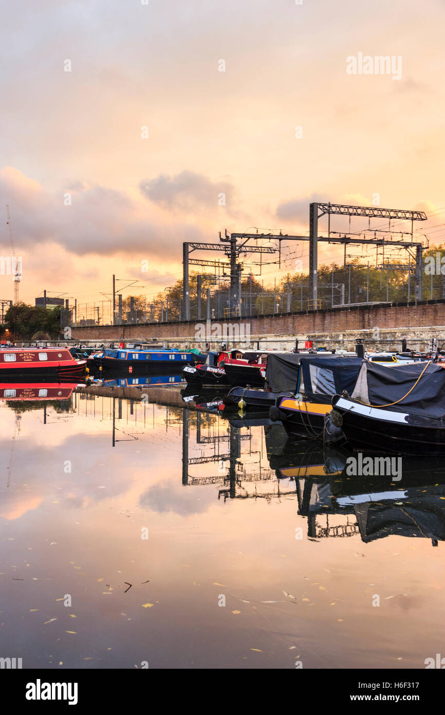 Regents canal basin hi-res stock photography and images - Alamy