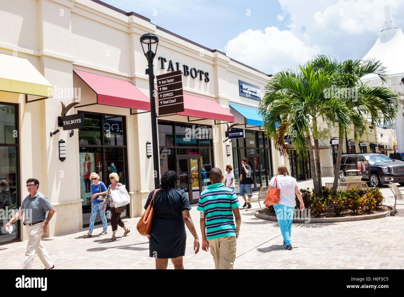 Palm Beach Florida Outlets shopping Talbots open air mall Stock Photo: 124492485 - Alamy