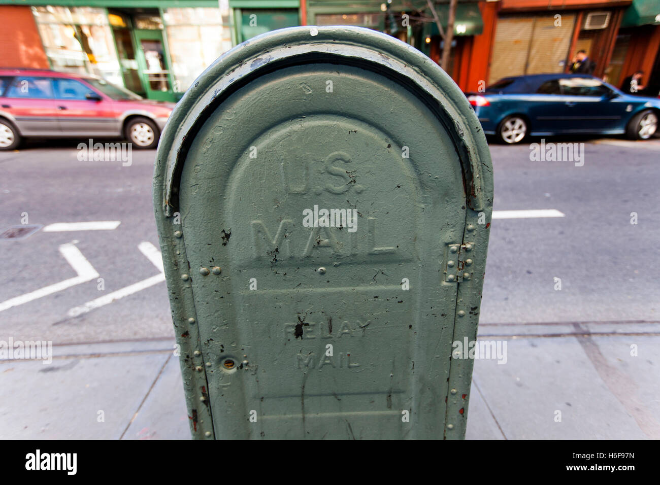Green U.S. Mail mailbox in a Manhattan street Stock Photo Alamy