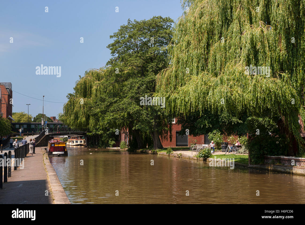 City centre canal hi-res stock photography and images - Alamy