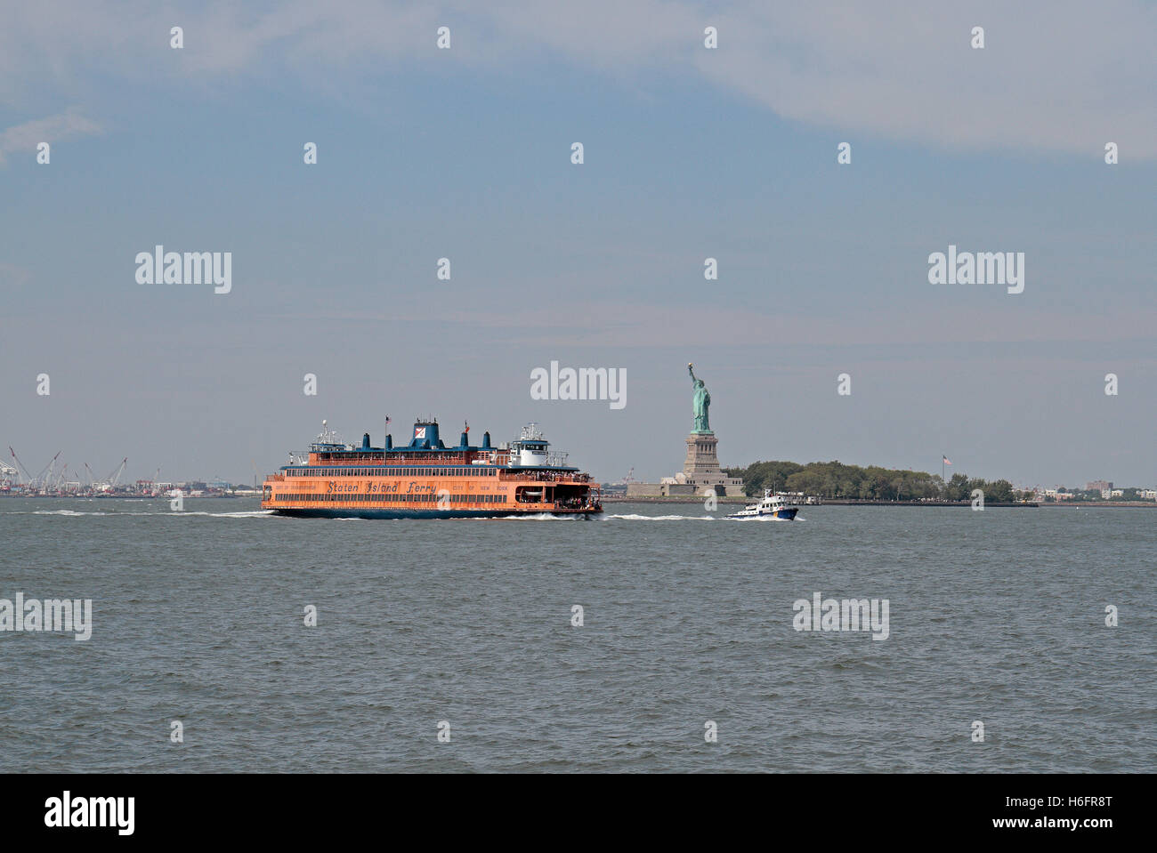 The staten island ferry passing the statue of liberty hires stock