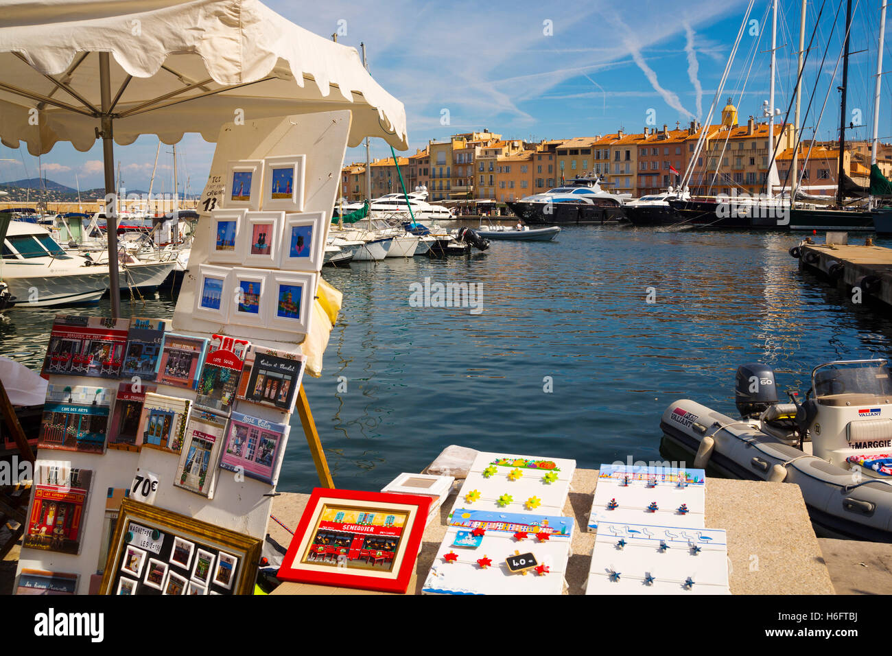 Paintings for sale, Marina, old harbour. Village of Saint Tropez. Var department, Provence Alpes Cote d'Azur. French Riviera. Stock Photo