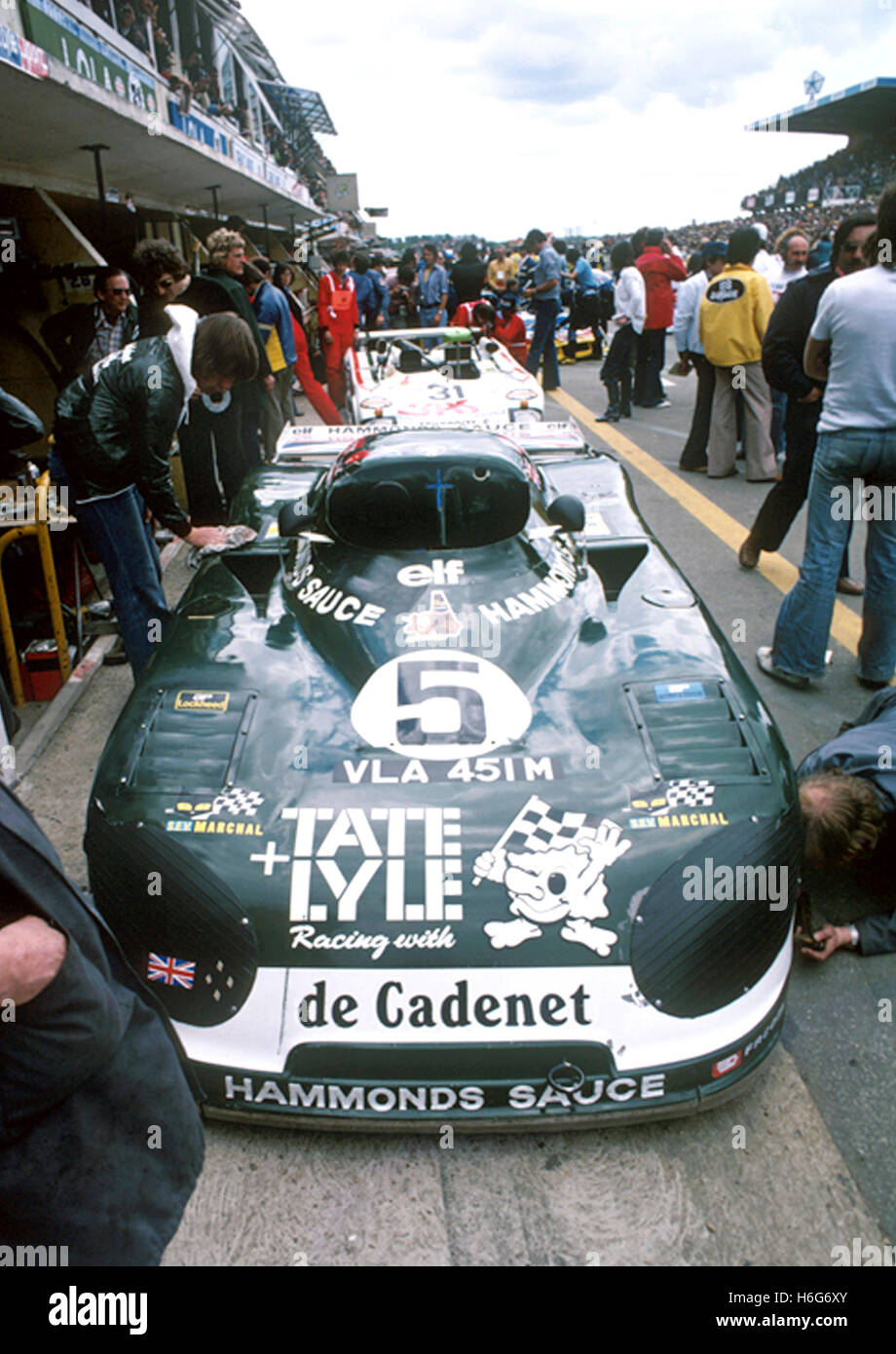 Alain de Cadenet, Chris Craft in a Lola Ford Cosworth finished 5th 1977 Stock Photo
