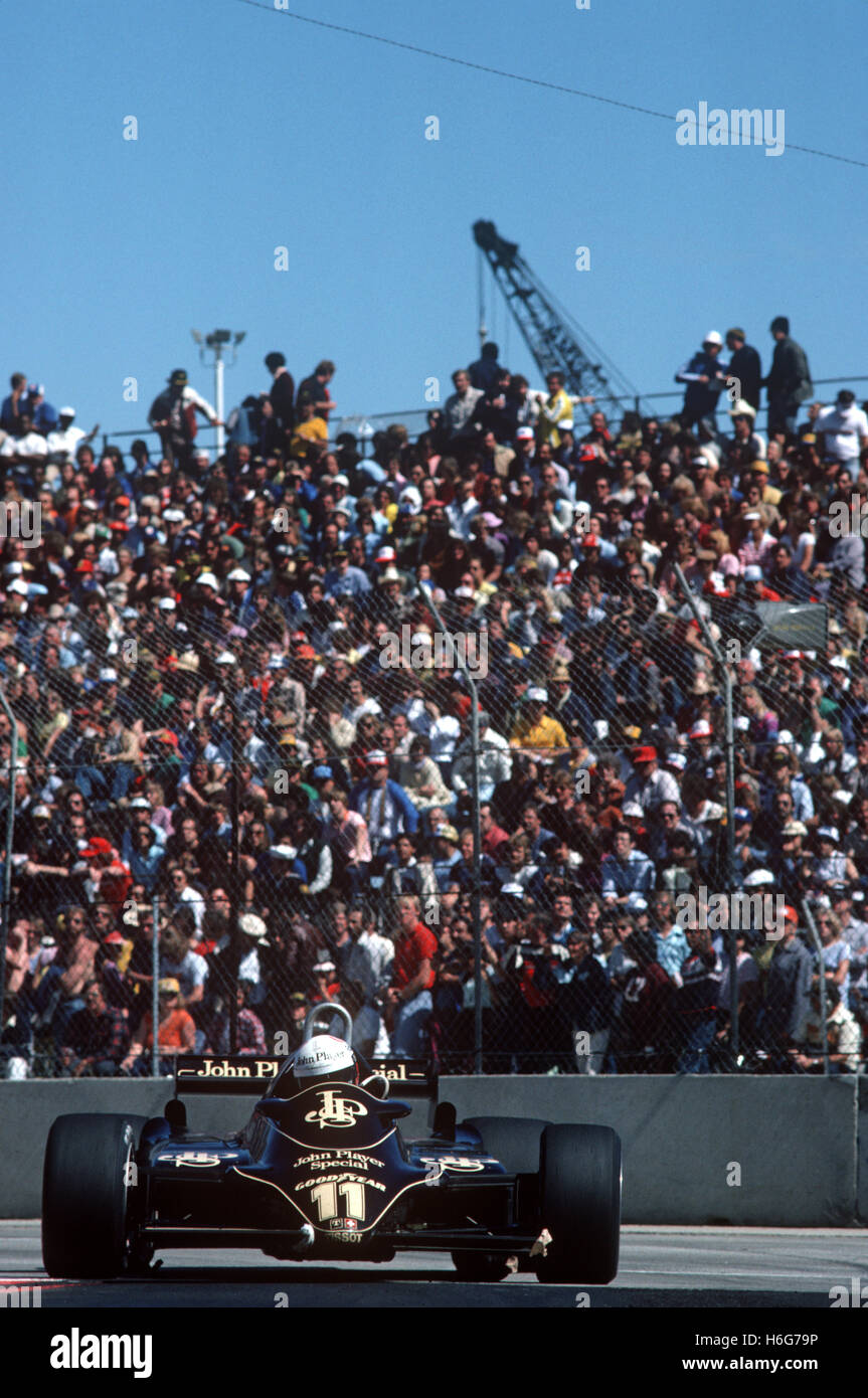 Elio de Angelis JPS-Lotus at 1982 US GP West, Long Beach Stock Photo