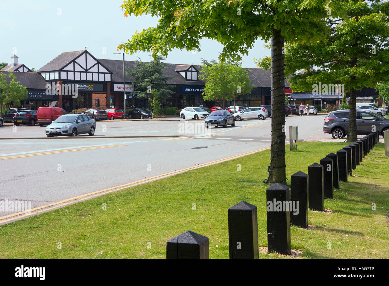 Cheshire oaks designer outlet shopping hi-res stock photography and images  - Alamy