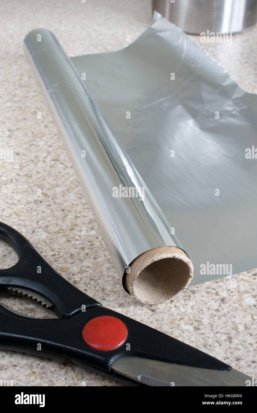 Roll of kitchen or aluminum foil Stock Photo Alamy
