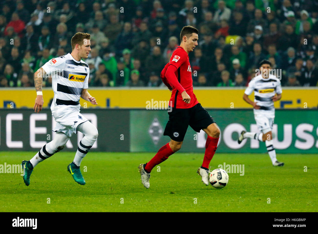 sports, football, Bundesliga, 2016/2017, Borussia Moenchengladbach versus Eintracht Frankfurt 0:0, Stadium Borussia Park, scene of the match, Branimir Hrgota (Frankfurt) in ball possession, left Andre Hahn (MG), right behind Mahmoud Dahoud (MG) Stock Photo