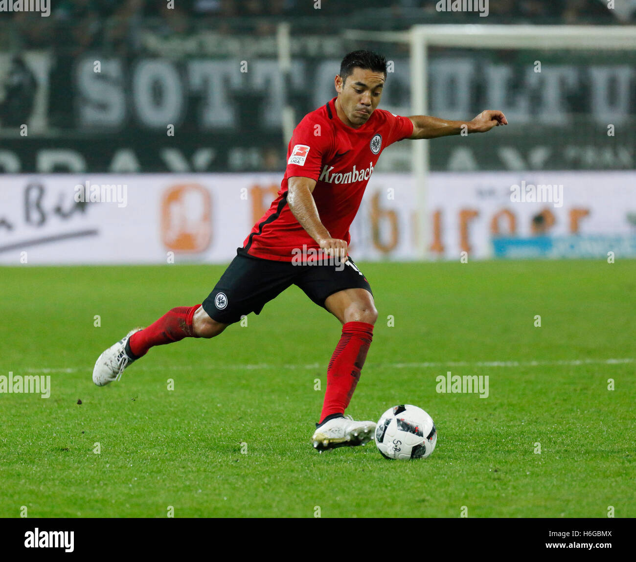 sports, football, Bundesliga, 2016/2017, Borussia Moenchengladbach versus Eintracht Frankfurt 0:0, Stadium Borussia Park, scene of the match, Marco Fabian (Frankfurt) Stock Photo