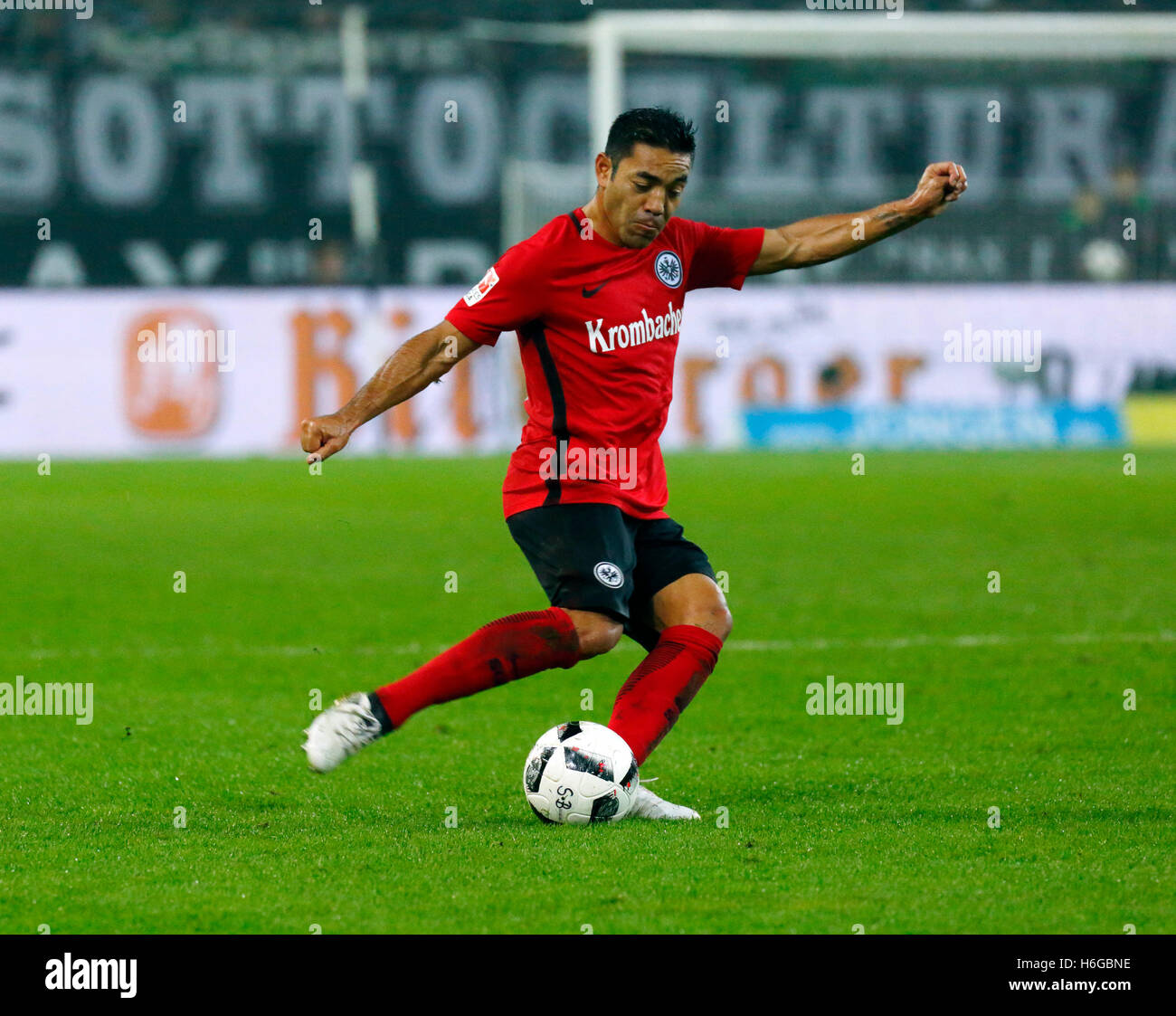 sports, football, Bundesliga, 2016/2017, Borussia Moenchengladbach versus Eintracht Frankfurt 0:0, Stadium Borussia Park, scene of the match, Marco Fabian (Frankfurt) Stock Photo