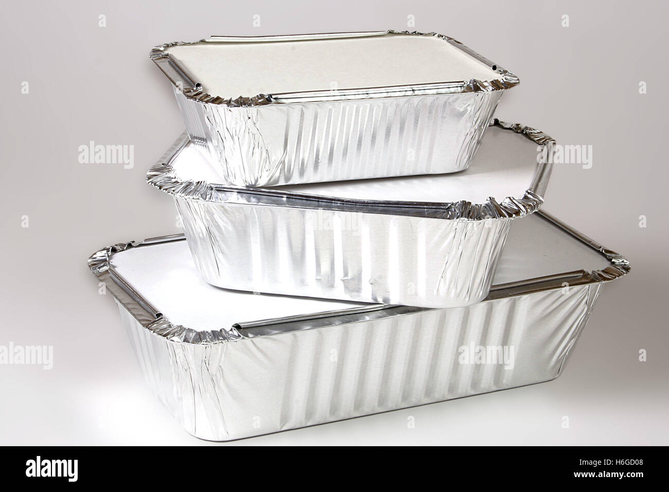 https://c8.alamy.com/comp/H6GD08/aluminium-foil-takeaway-food-containers-H6GD08.jpg