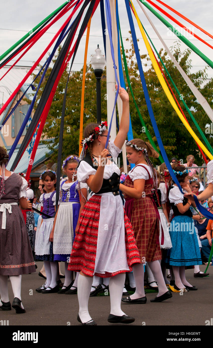 Dancing, Octoberfest, Mt Angel, Oregon Stock Photo Alamy