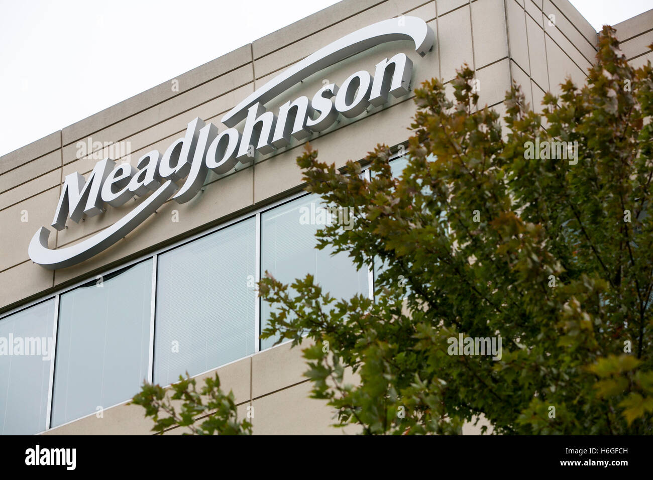 A logo sign outside of the headquarters of the Mead Johnson Nutrition
