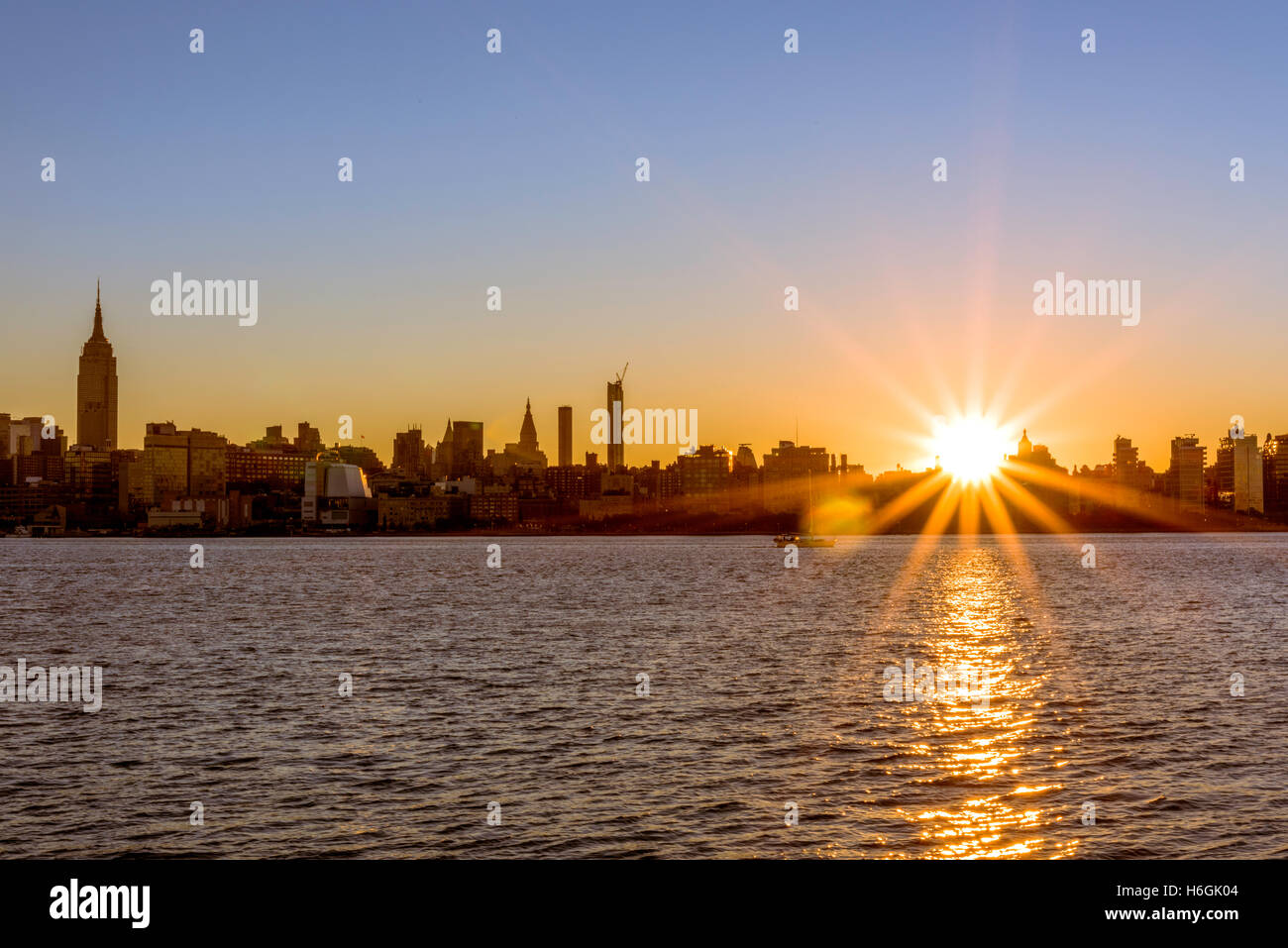 Colorful nyc skyline hi-res stock photography and images - Alamy