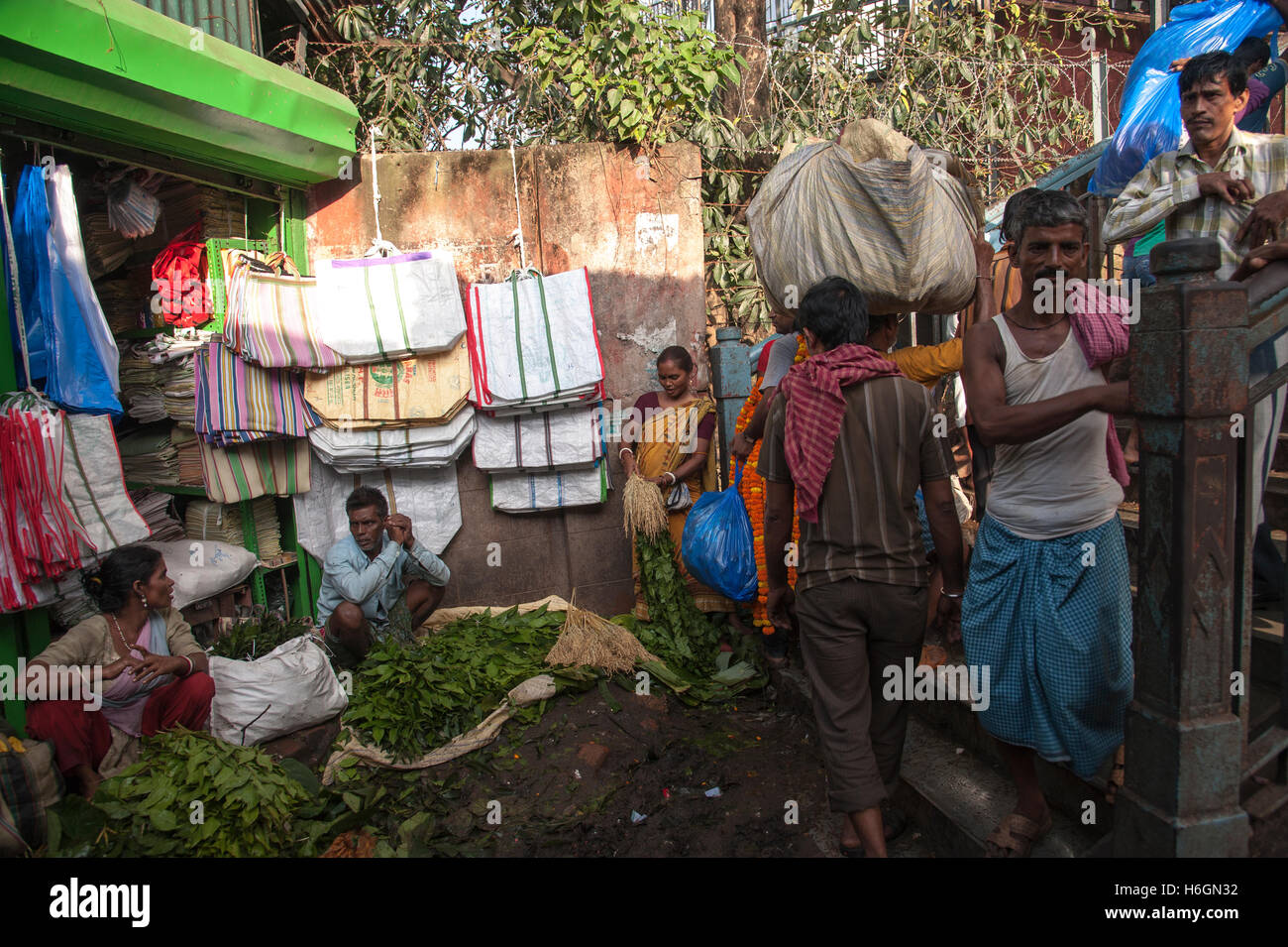 PP Woven Bag  and plastic bag shop at  Flower market  Mullik Ghat  Howrah  Bridge Kolkata West Bengal India Stock Photo